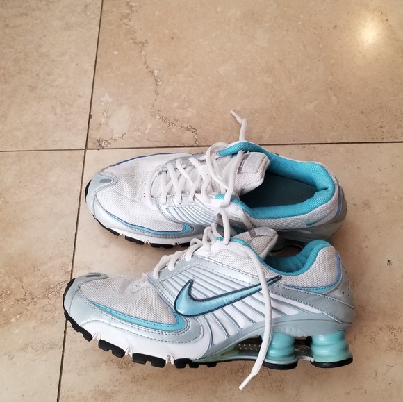 womens nike shox size 7